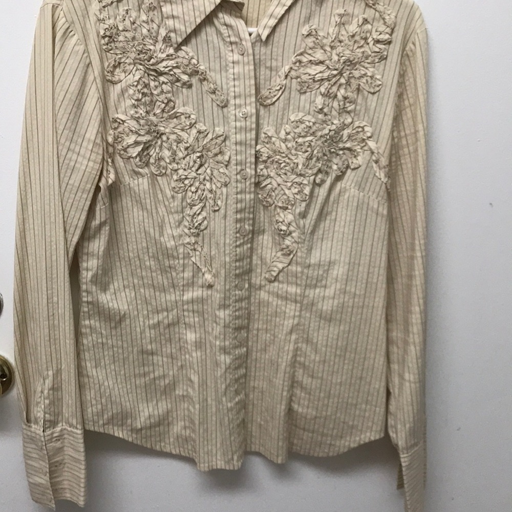 Flower pattern button down express blouse